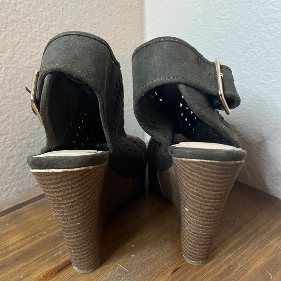 Jasmin Women's Wedges Size 8 Hunter Green Suede with buckle closure - Picture 8 of 11